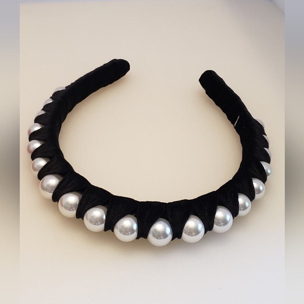 A new day headband velvet and pearl black‎ and white